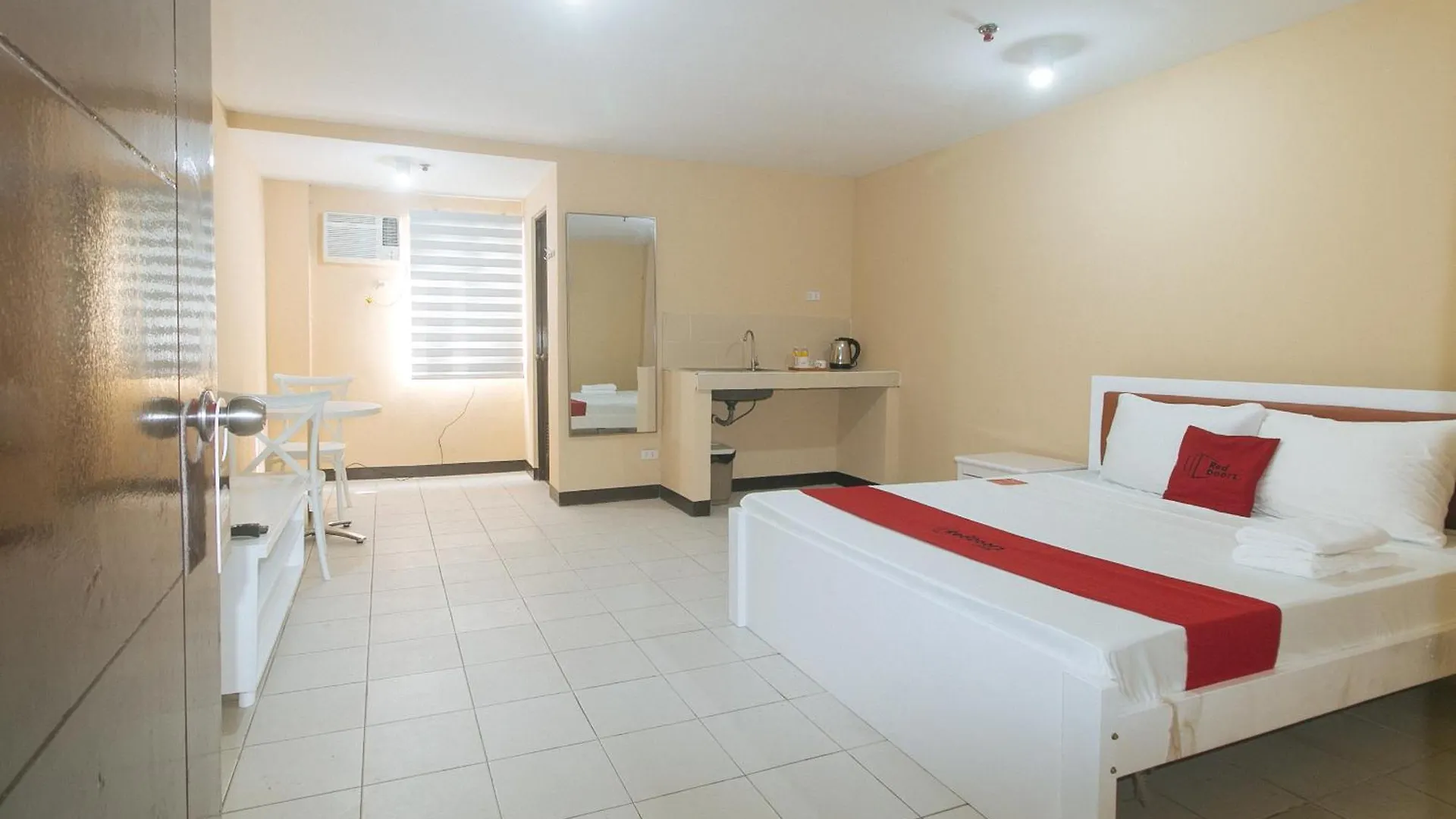 Reddoorz At Mubg Apartments Near Baclaran Church Manila 0*,  Philippines