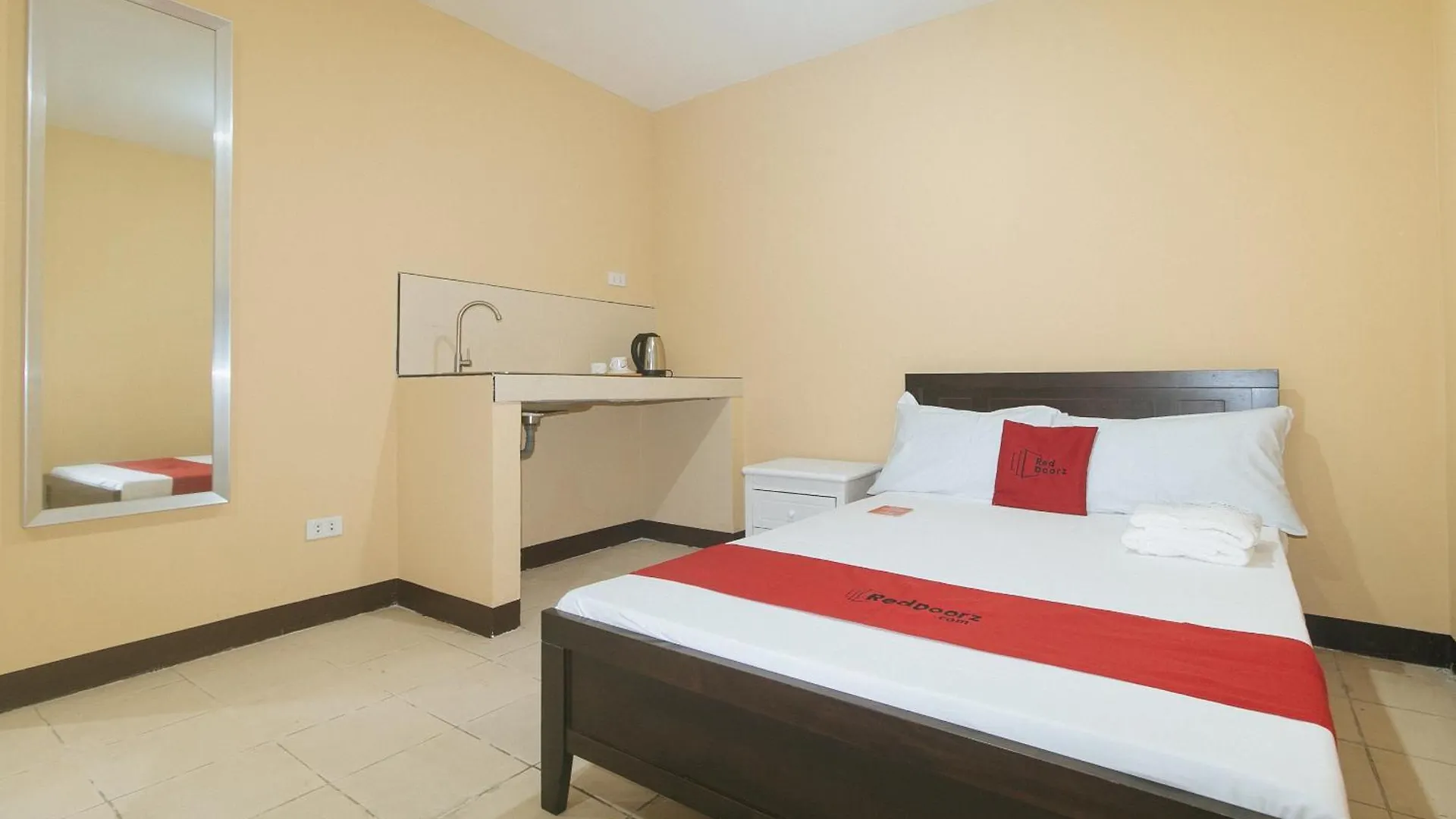 Reddoorz At Mubg Apartments Near Baclaran Church Manila Hotel
