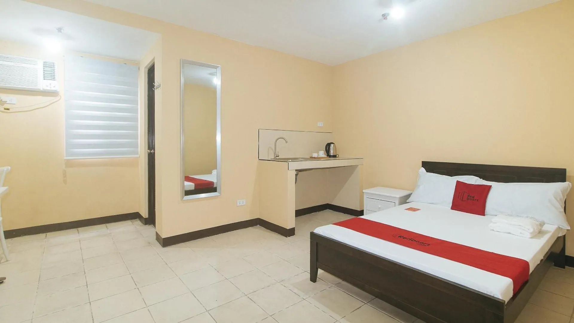 Reddoorz At Mubg Apartments Near Baclaran Church Manila 0*,