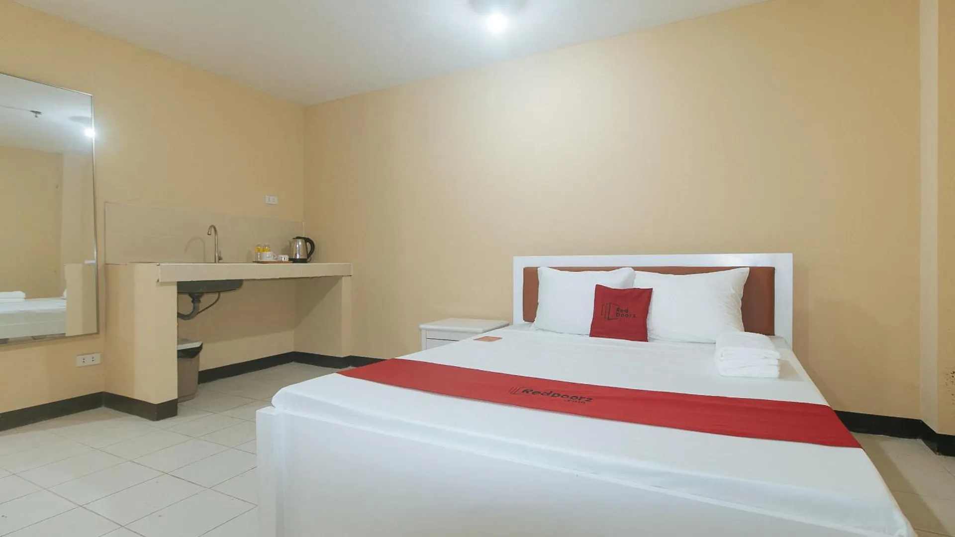 Reddoorz At Mubg Apartments Near Baclaran Church Manila Hotel