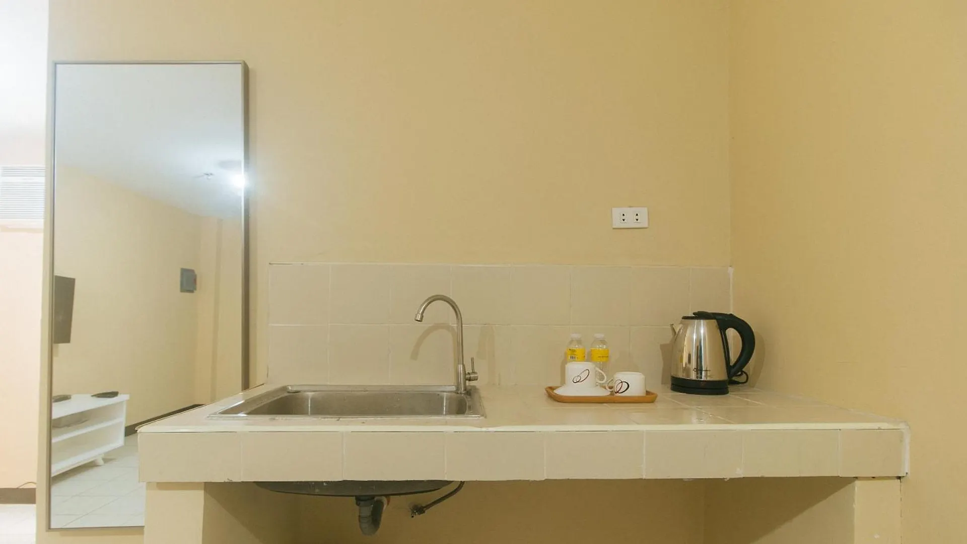 Reddoorz At Mubg Apartments Near Baclaran Church Manila