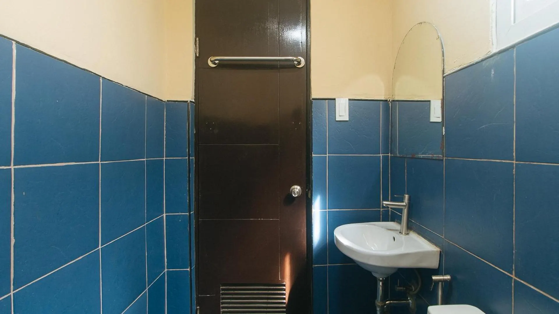 Reddoorz At Mubg Apartments Near Baclaran Church Manila Hotel